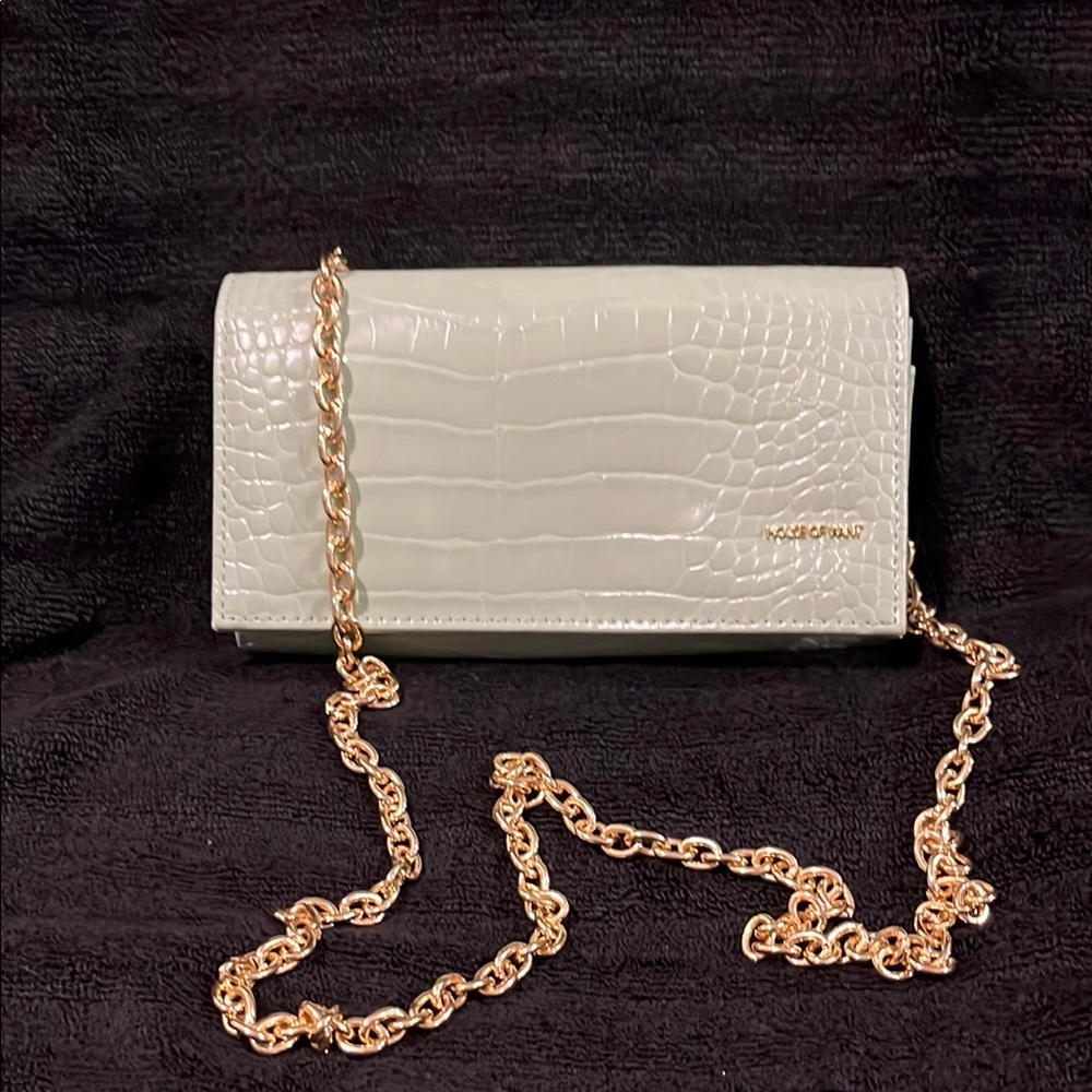 House Of Want- Elegant Crocodile-Embossed Chain Bag